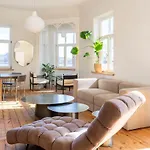 Charming Flat With Beautiful Riverside Views