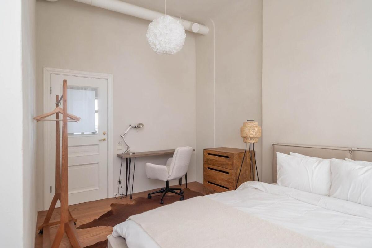 Charming Flat With Beautiful Riverside Views *