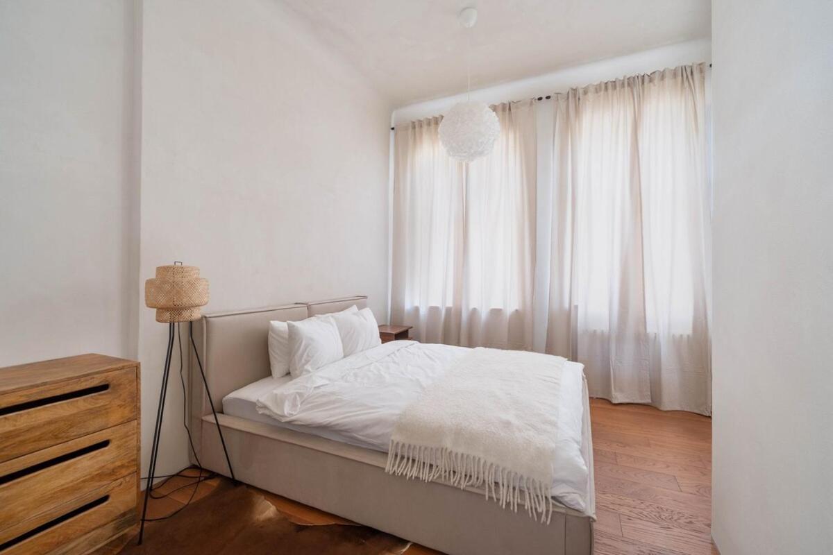 Charming Flat With Beautiful Riverside Views *