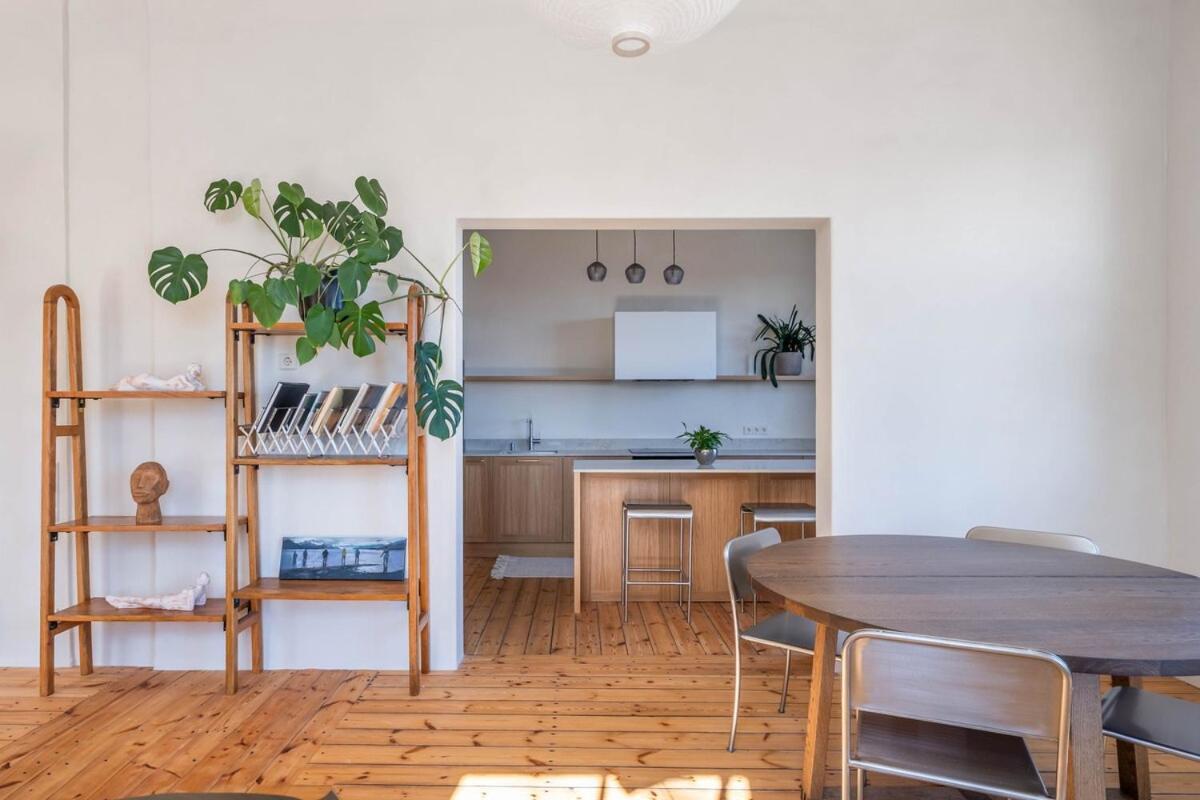 Charming Flat With Beautiful Riverside Views Dzīvoklis Riga