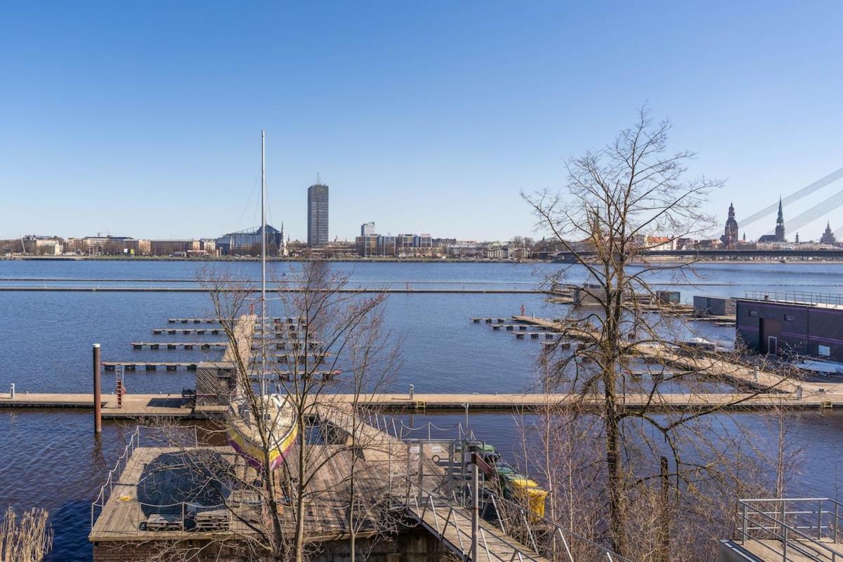 Dzīvoklis Charming Flat With Beautiful Riverside Views Riga