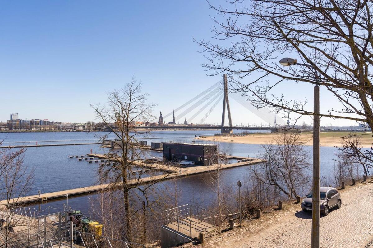 Dzīvoklis Charming Flat With Beautiful Riverside Views